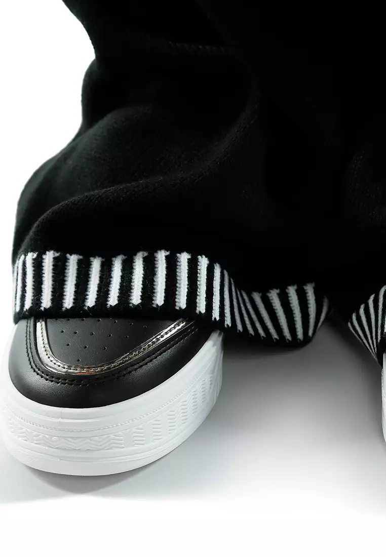 Celana Sweater Rajut Detail Jahitan Kontras dalam Warna Monokrom