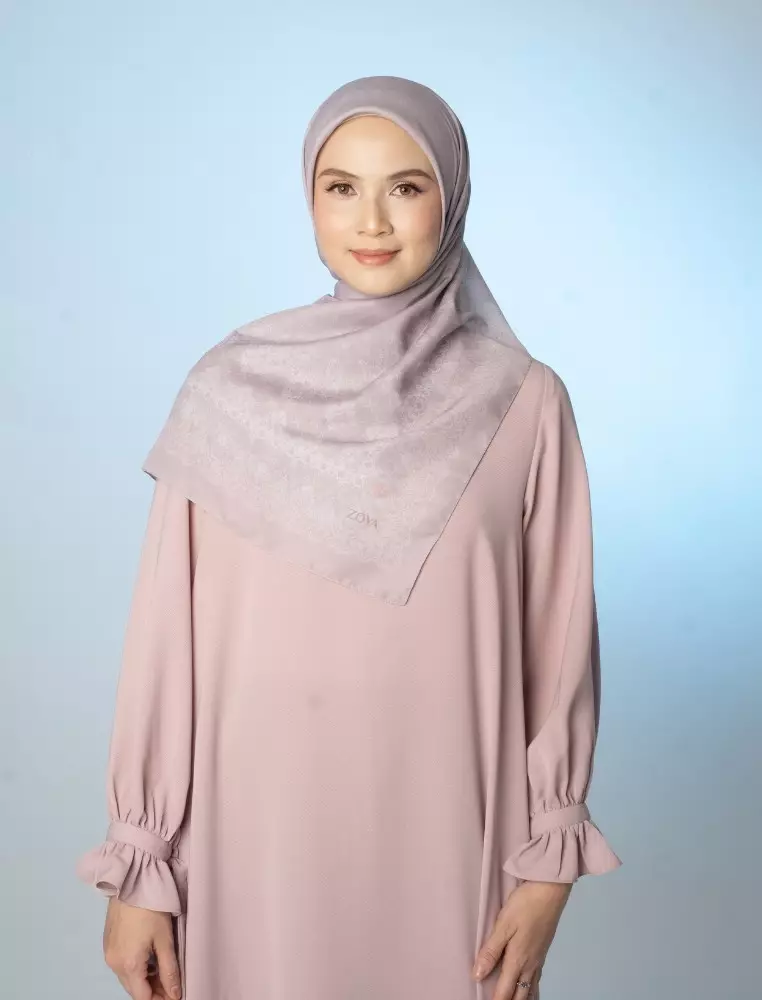ZOLA Scarf Sand - Kerudung Hijab Segiempat Motif With Pouch Ziplock - Bahan Poly Fine - Ukuran 110x110
