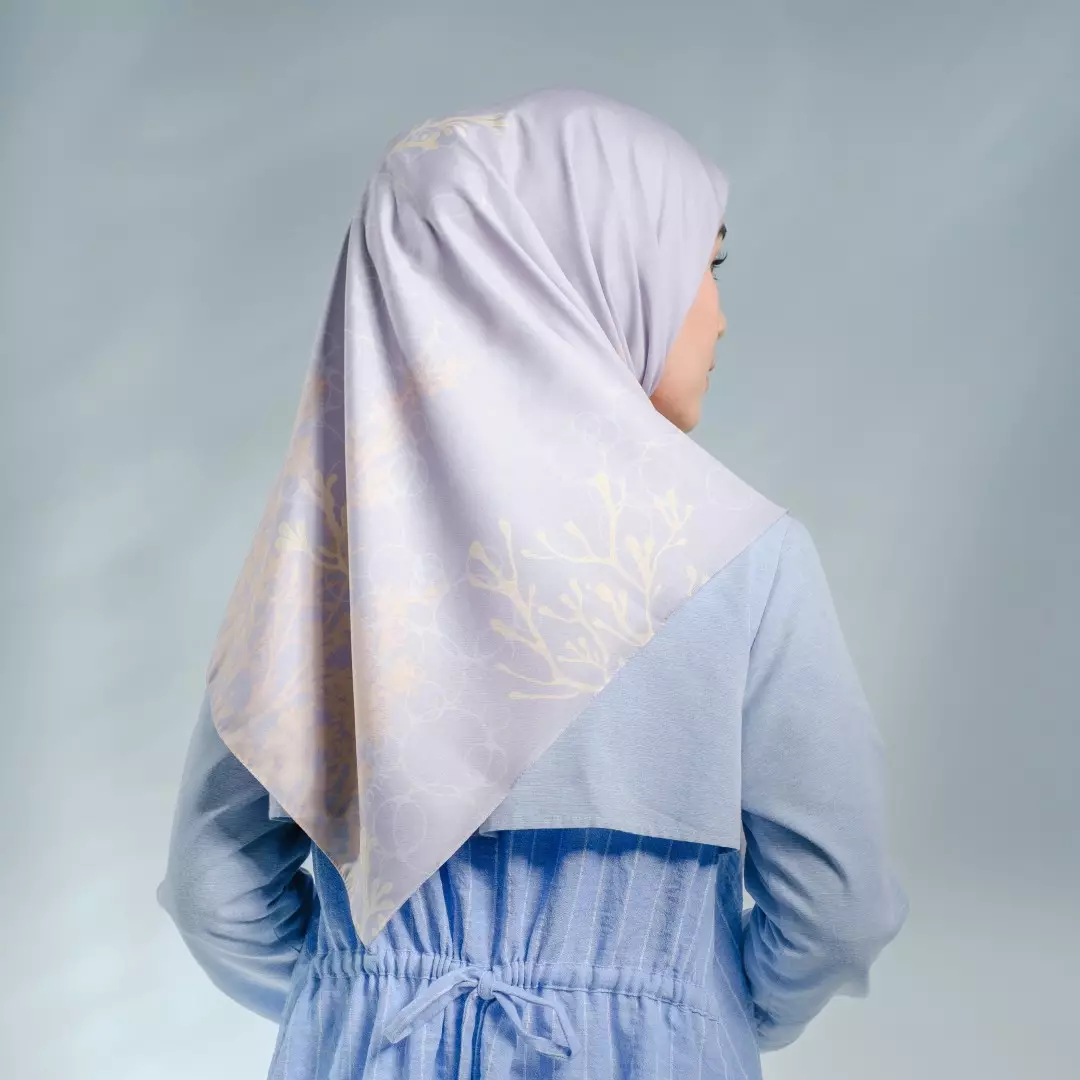 KARIBIA Pale Purple - Kerudung Hijab Segiempat Motif With Pouch Ziplock - Bahan Poly Fine - Ukuran 110x110