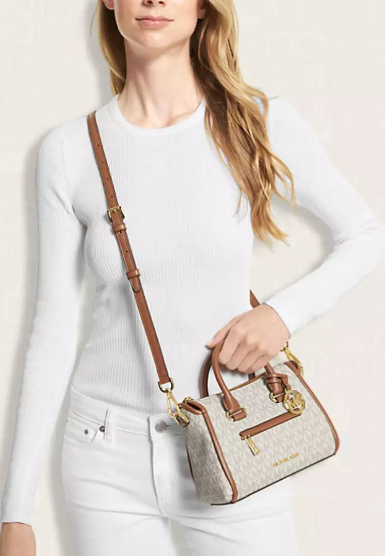 Jual Michael Kors Michael Kors Carine ExtraSmall Logo Satchel Vanilla Original 2024 ZALORA