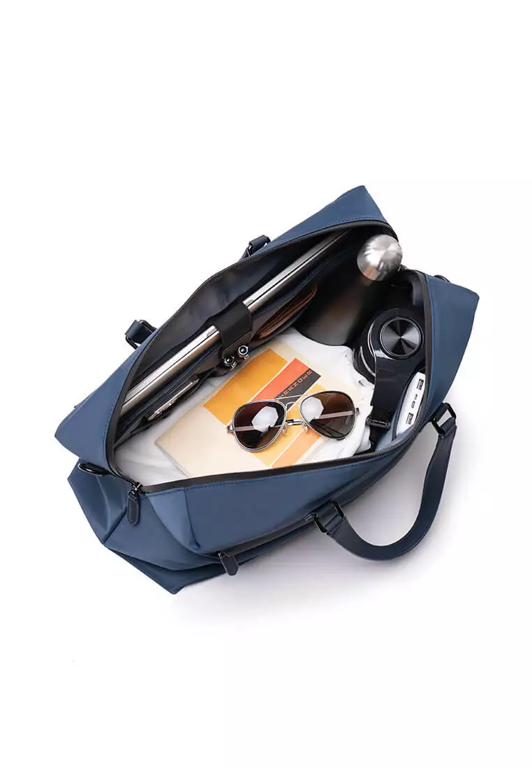 Maverick & Co. Avenue Waterproof Weekender (Navy）