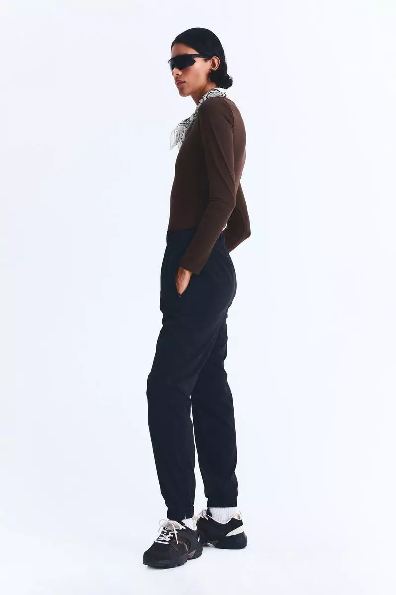 Sports top with DryMove™