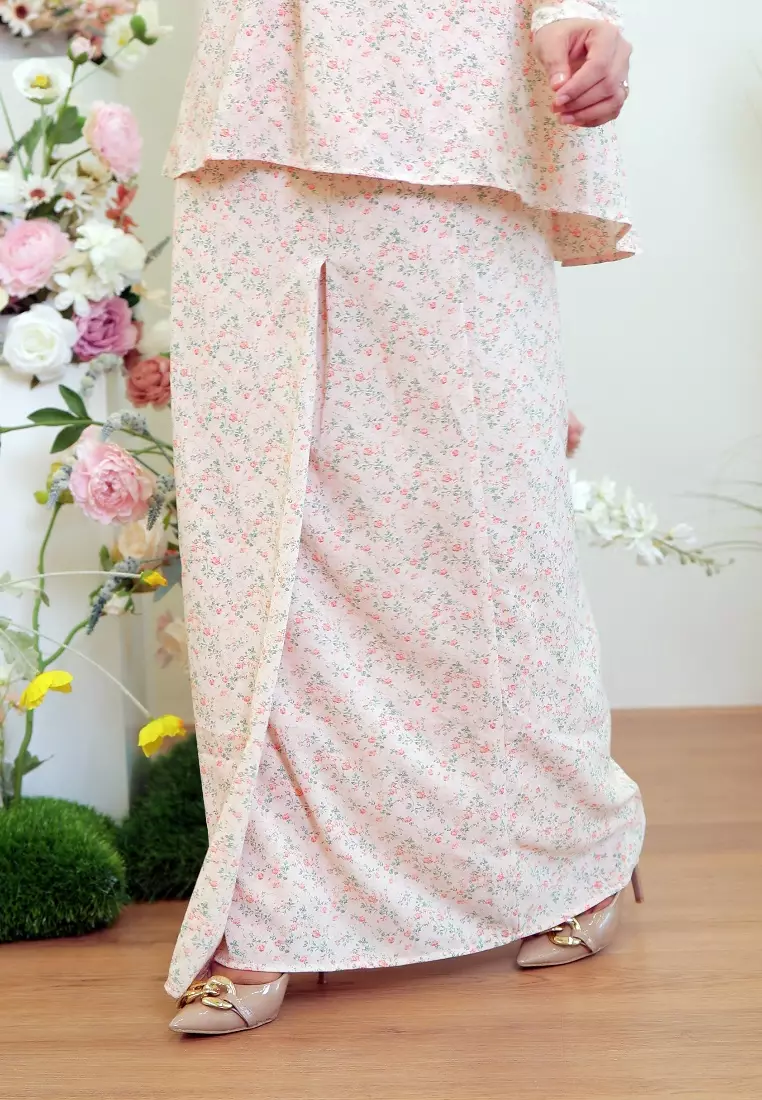 Peach Fuzz Pink Floral Zip Front Kurung Kedah Kain Lipat Depan