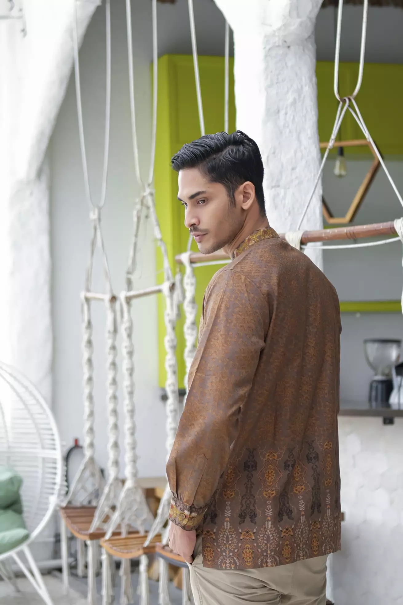 Mahalaya Brown Kemeja Pria  Koko Panjang Regular Fit Furing