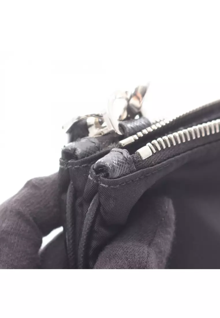 Pre-Loved Prada Re-Edition 2000 Shoulder bag Nylon Saffiano leather black