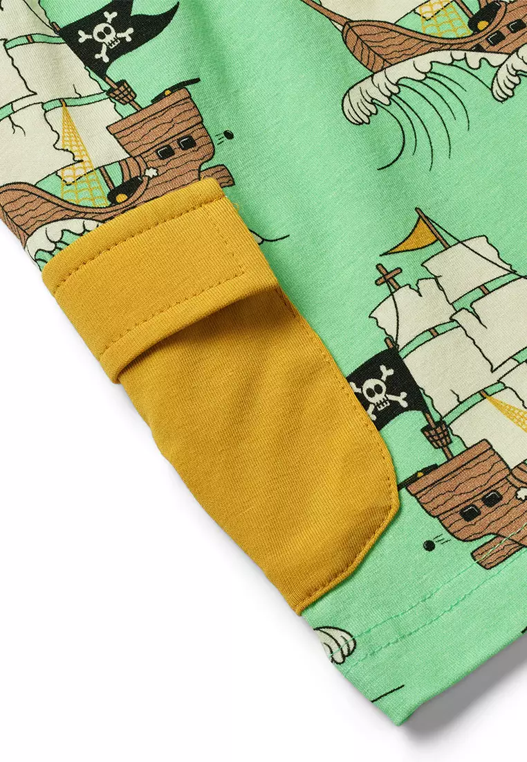 Shorts with pirate ships