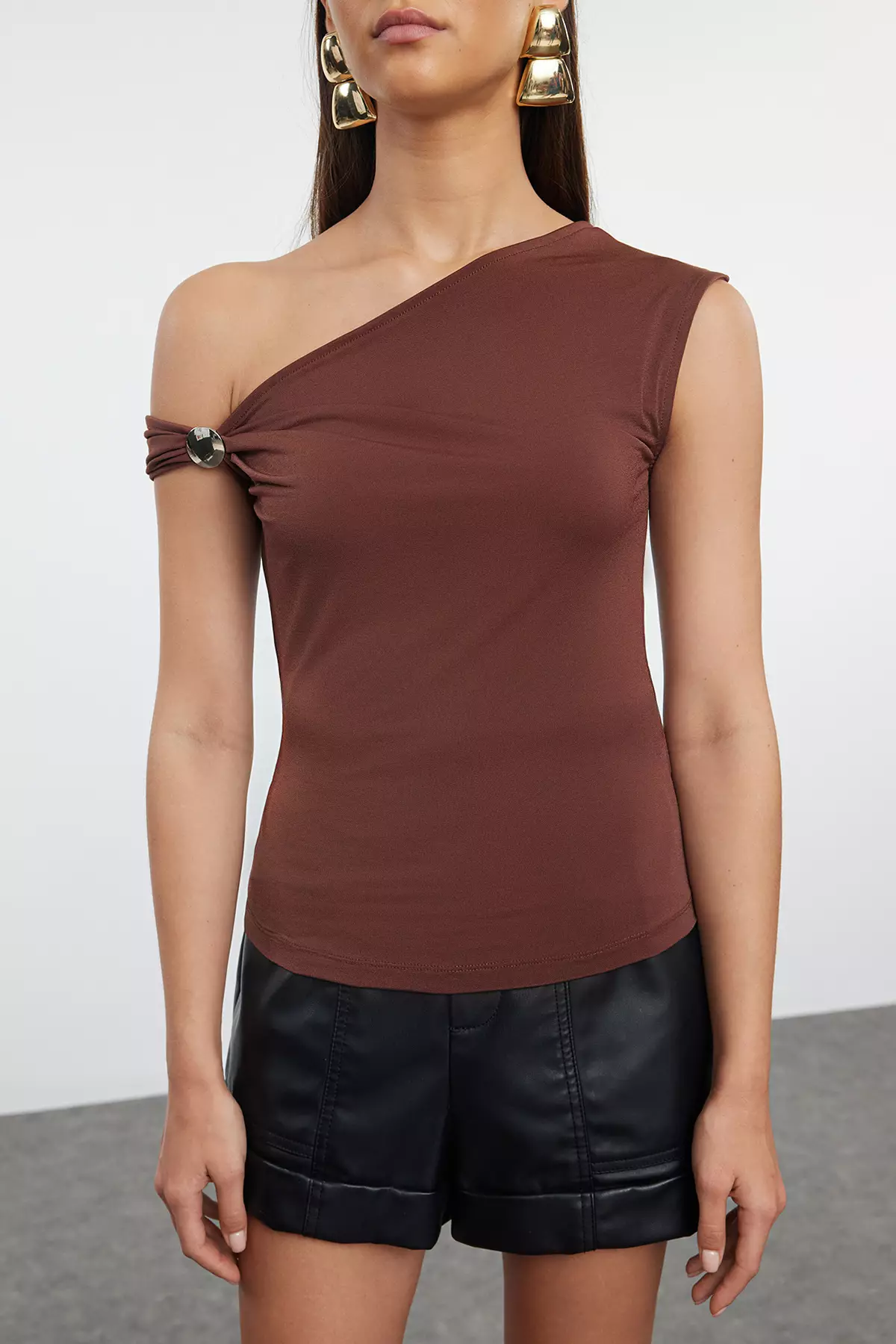 Asymmetric Fitted Top