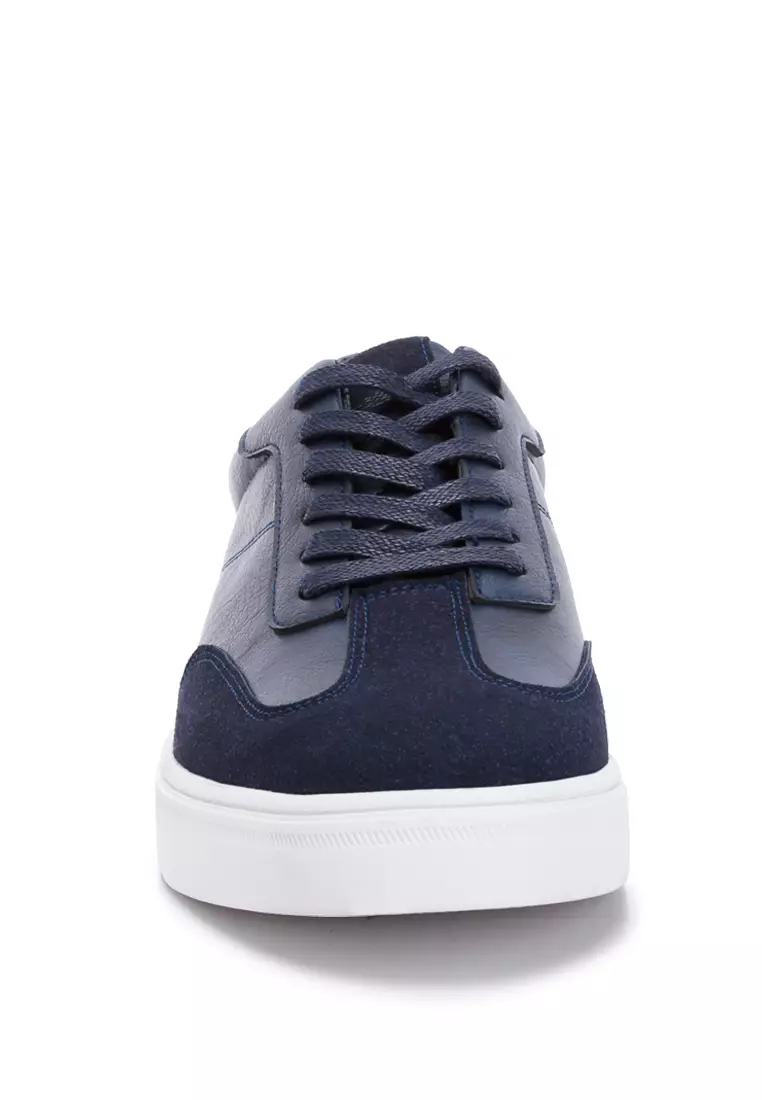 Contrasting Sole Men's Sneakers in Navy