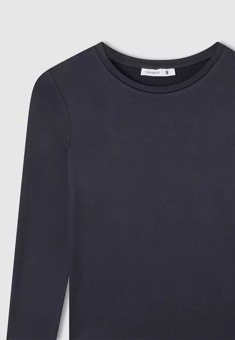 Woman Long-Sleeved T-Shirt