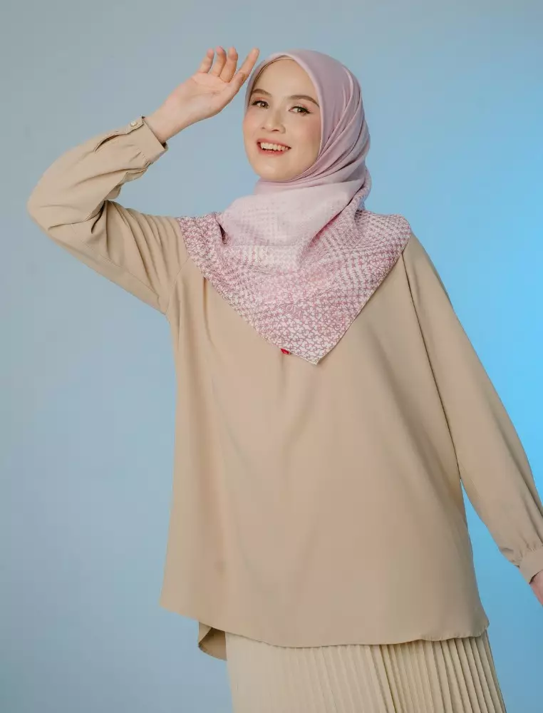 AUZORA Scarf Dusty Pink - Kerudung Hijab Segiempat Motif With Pouch Ziplock - Bahan Poly Fine - Ukuran 110x110