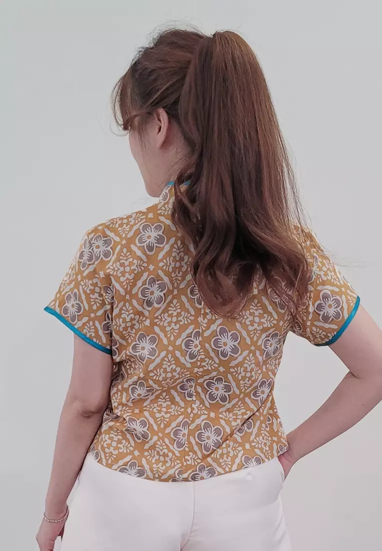 Ivory Cheongsam Top in Gold Stamped Batik