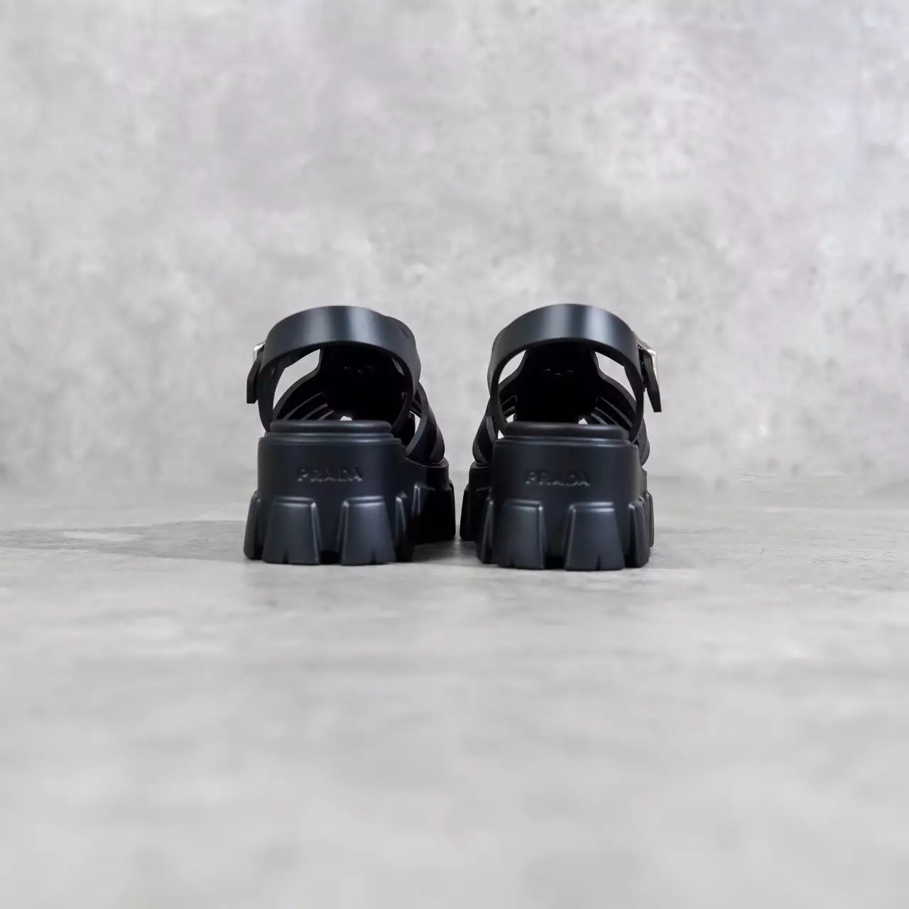 Sepatu PRADA FOAM RUBBER BLACK SNEAKER 100% ORIGINAL