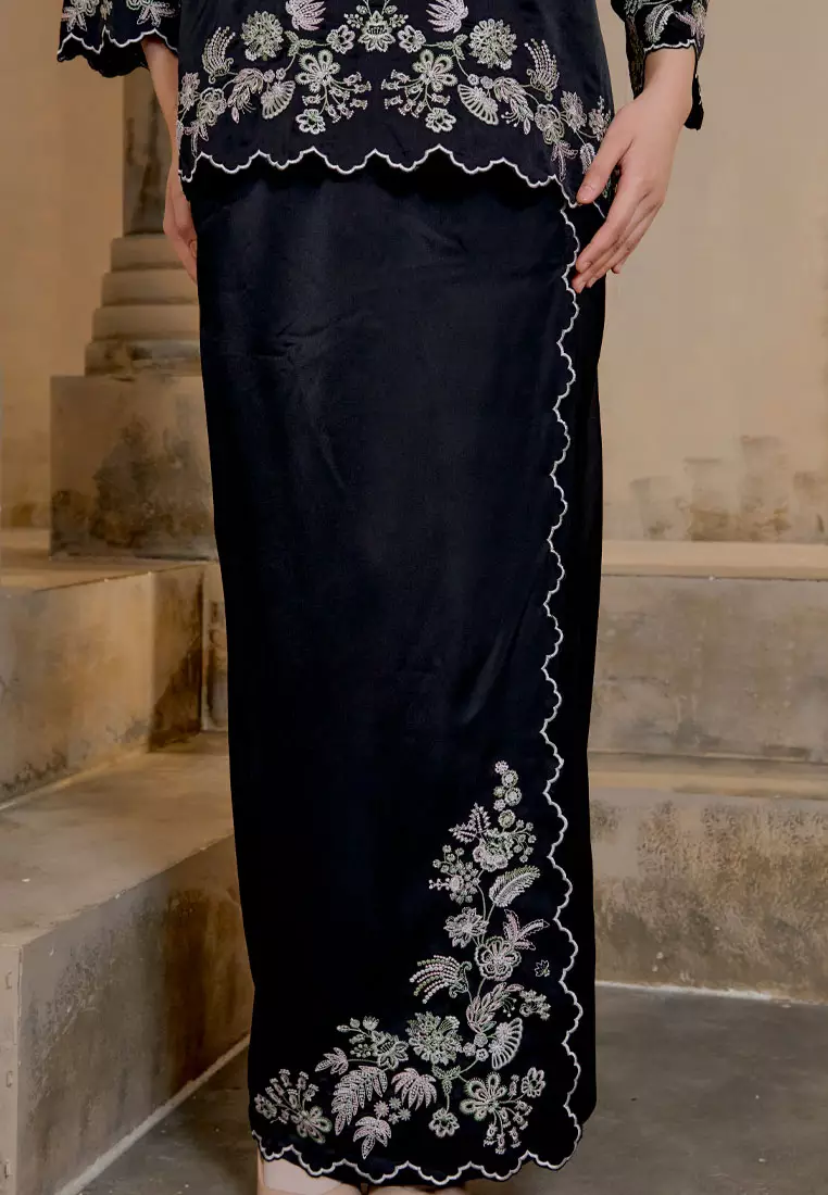Suri Luxe Embroidery Baju Kurung Kedah Satin with Skirt Belah Selisih