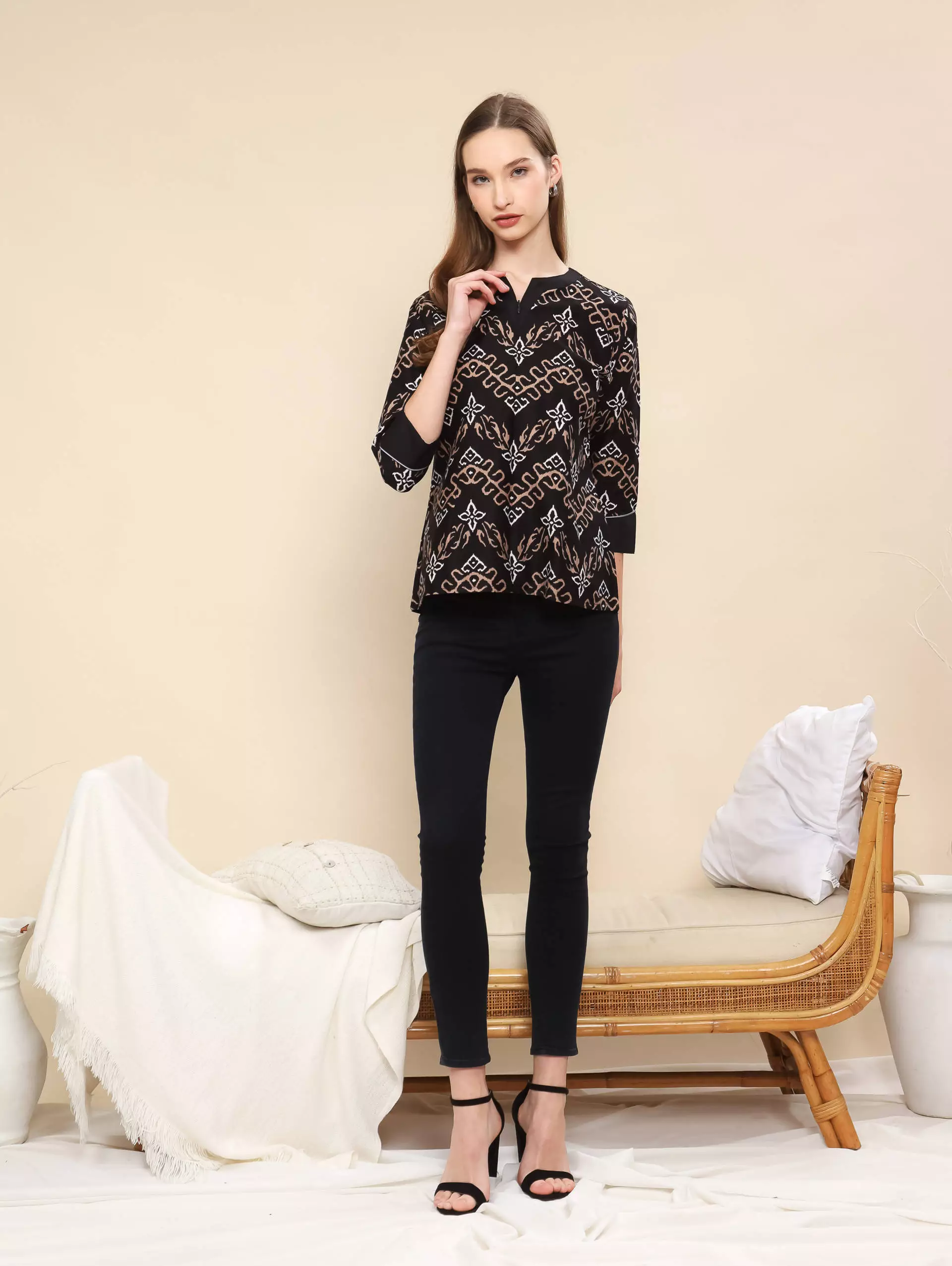 Ganeeta Black Blouse Batik Wanita Katun