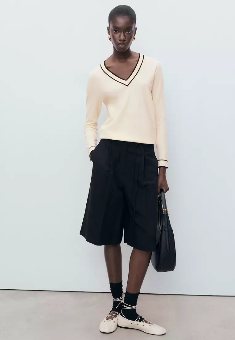 Contrasting V-Neck Sweater