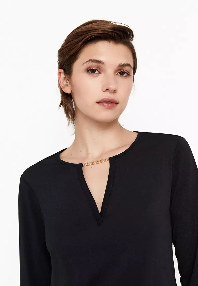 Appliqué Top With Chain