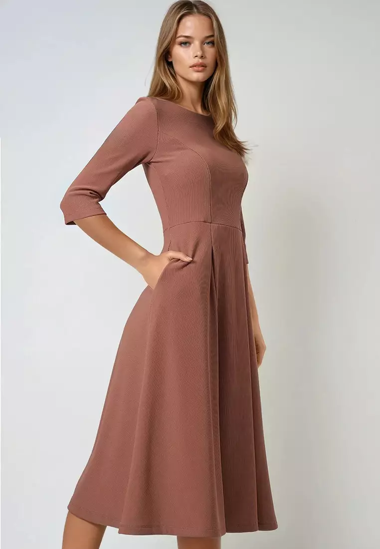 Boat Neck Three-Quarter Sleeve Pleated Detailed Double Pocket Midi Length Flared Dress