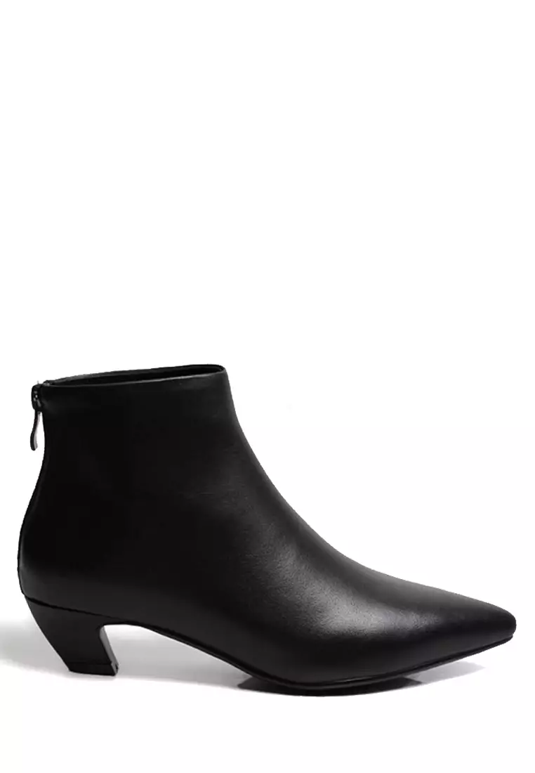 Discount on Twenty Eight Shoes  shoes - SKU: Curved Heel Pointed Toe Ankle boots VB6662