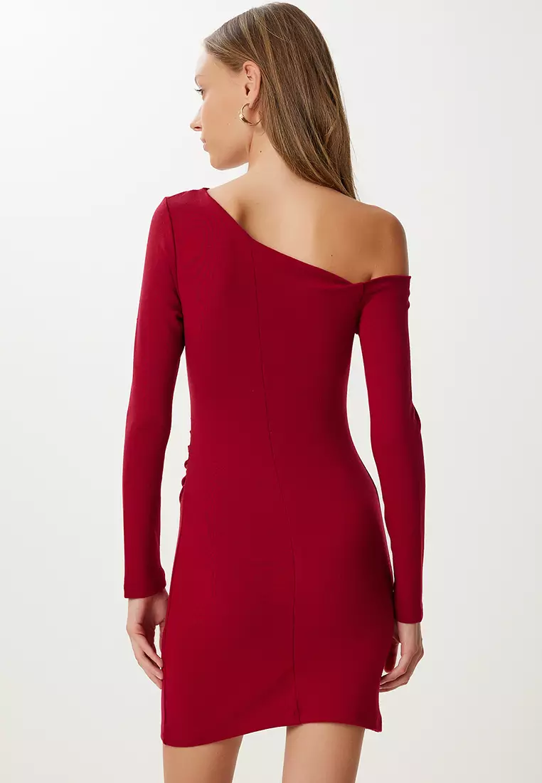 Women Burgundy Boat Neck Gathered Mini Knitted Dress Ub00442