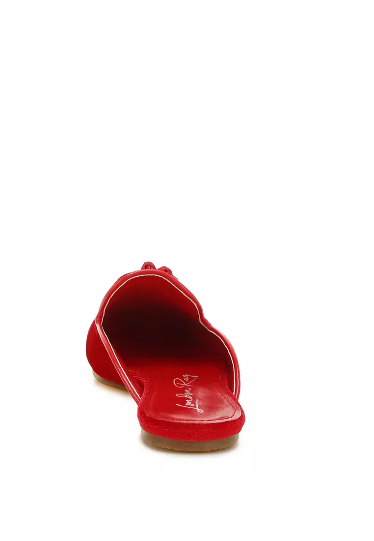 Sandal Beludru Detail Rumbai Warna Merah