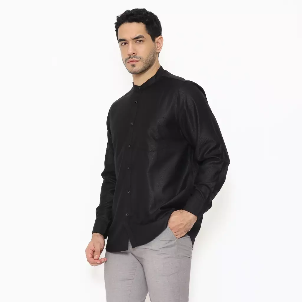 LAWELL MODERNO-KLRF Baju Koko Pria Lengan Panjang Regular Fit Kerah Mandarin Warna Hitam