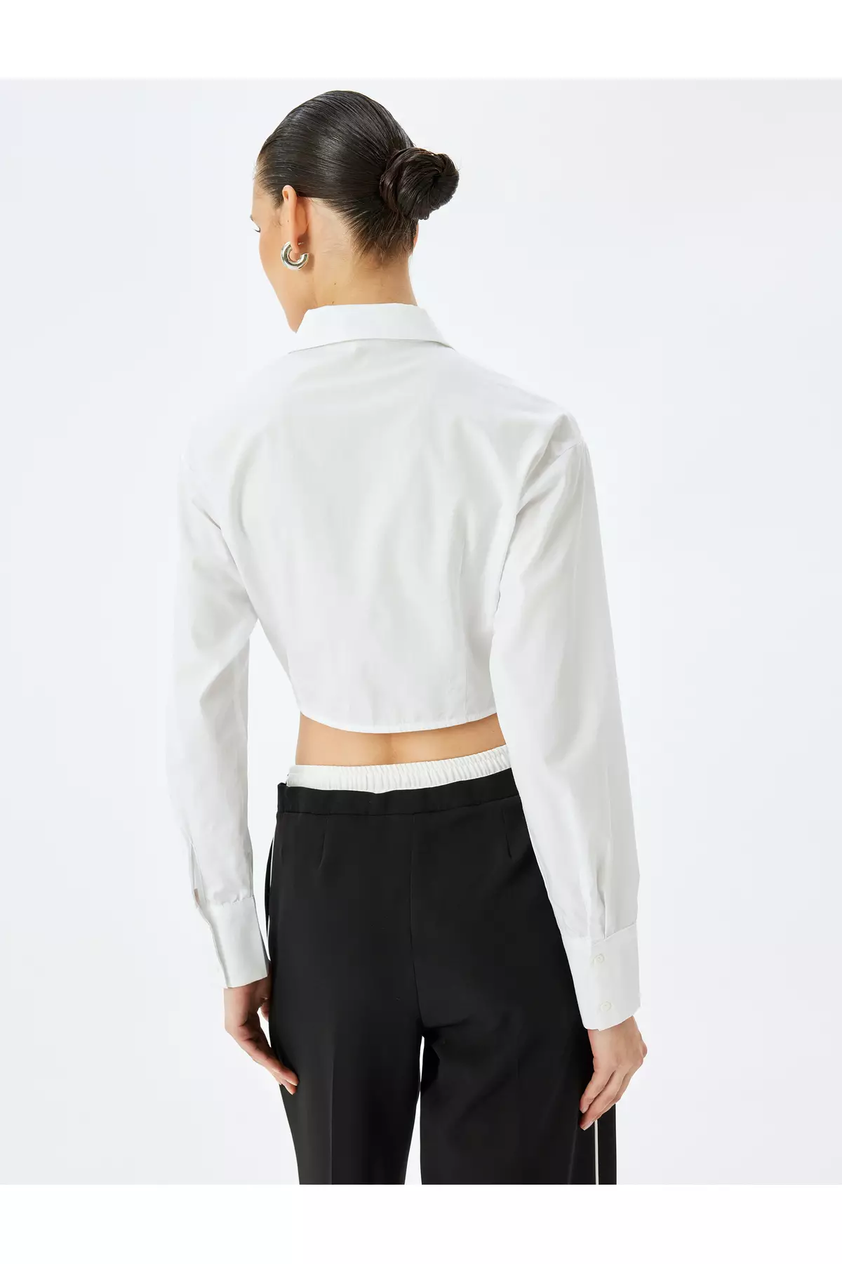 修身剪裁長袖恤衫領短版拉鍊恤衫