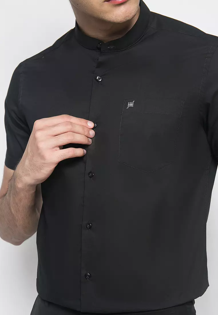 Johnwin - Slim Fit - Kemeja Casual Pria Lengan Pendek Kerah Bulat Polos - Hitam
