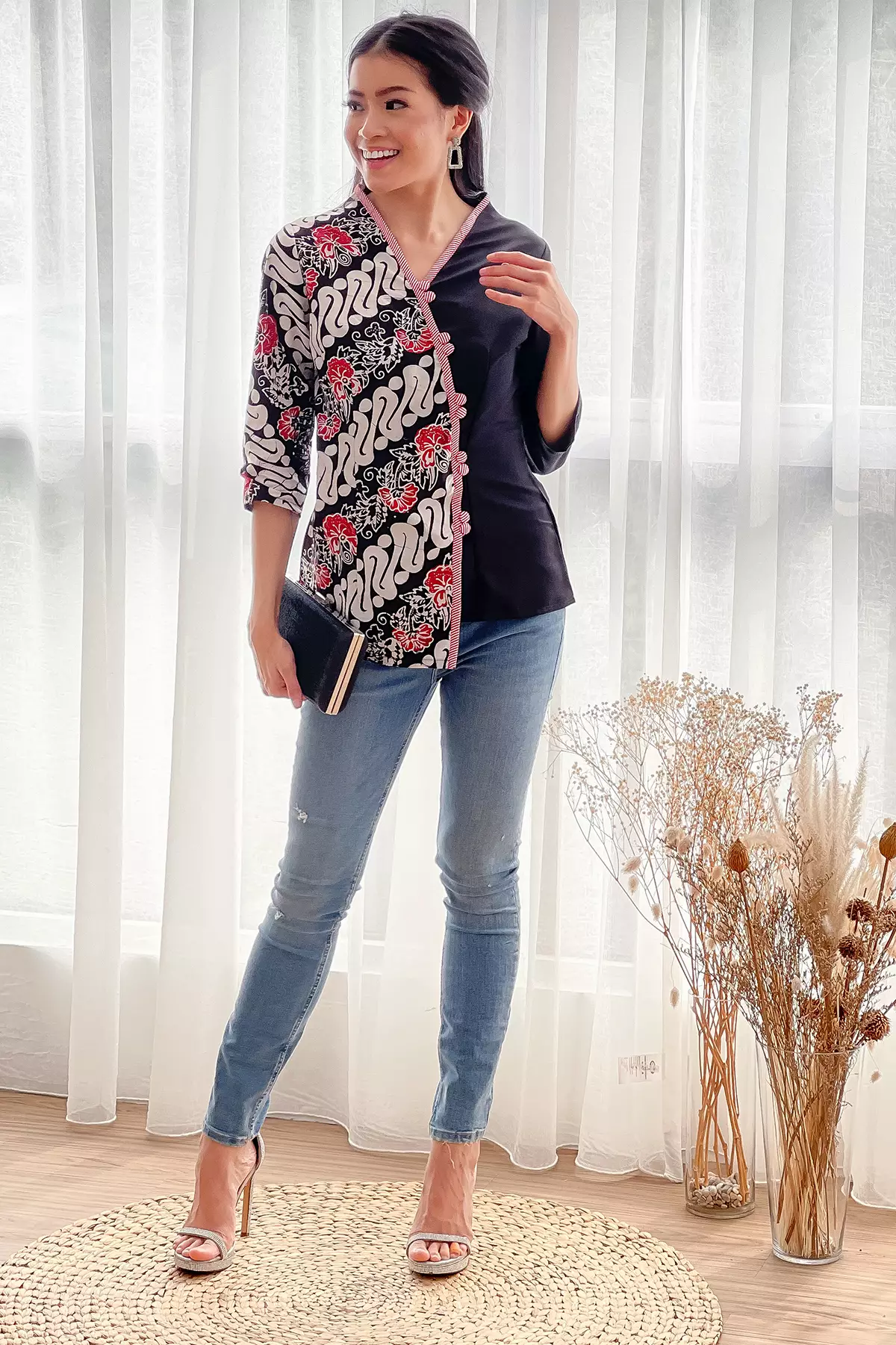 Putri Bekhusek Lereng Abang Blouse Batik