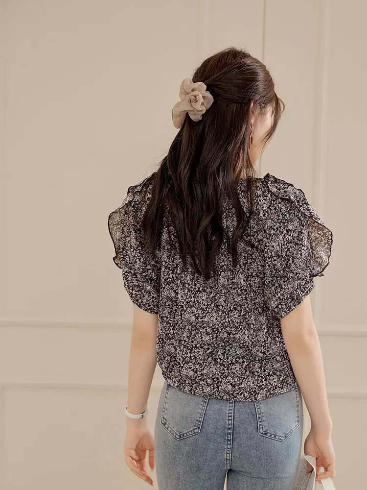 不易皺浪漫荷葉挖洞泡泡袖綁帶上衣《AB19516》