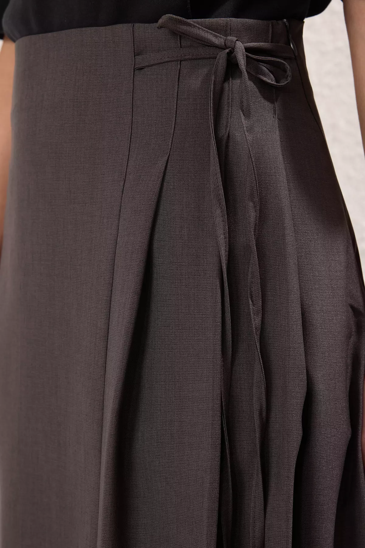 MODEST Pleat Detailed Skirt