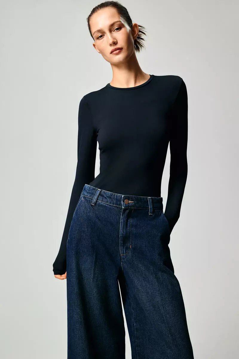 Long-sleeved microfibre top