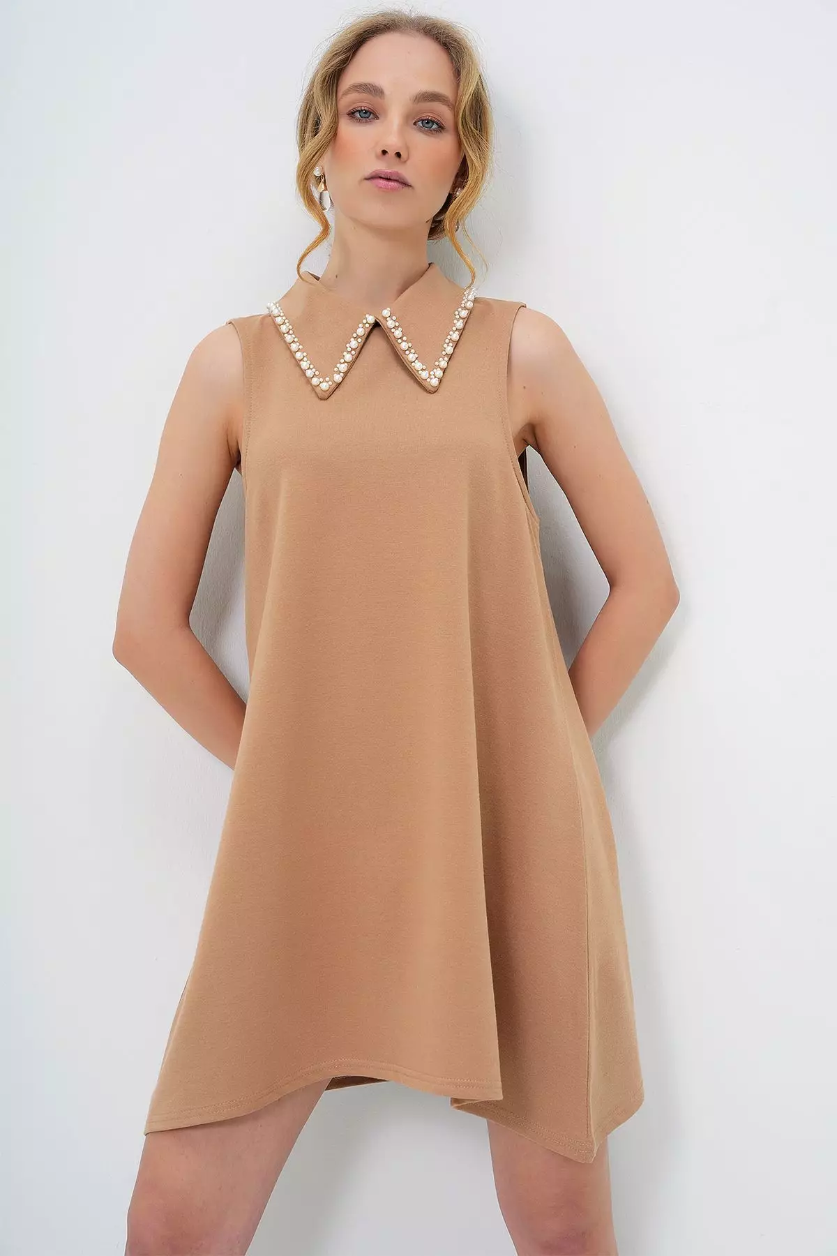 Women's Camel Faux Pearl Collar Sleeveless Basic Dress