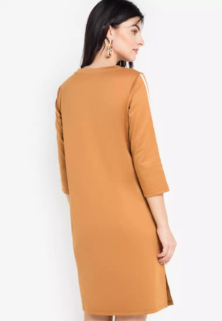 Sporty Dress With Variation Wrinkle