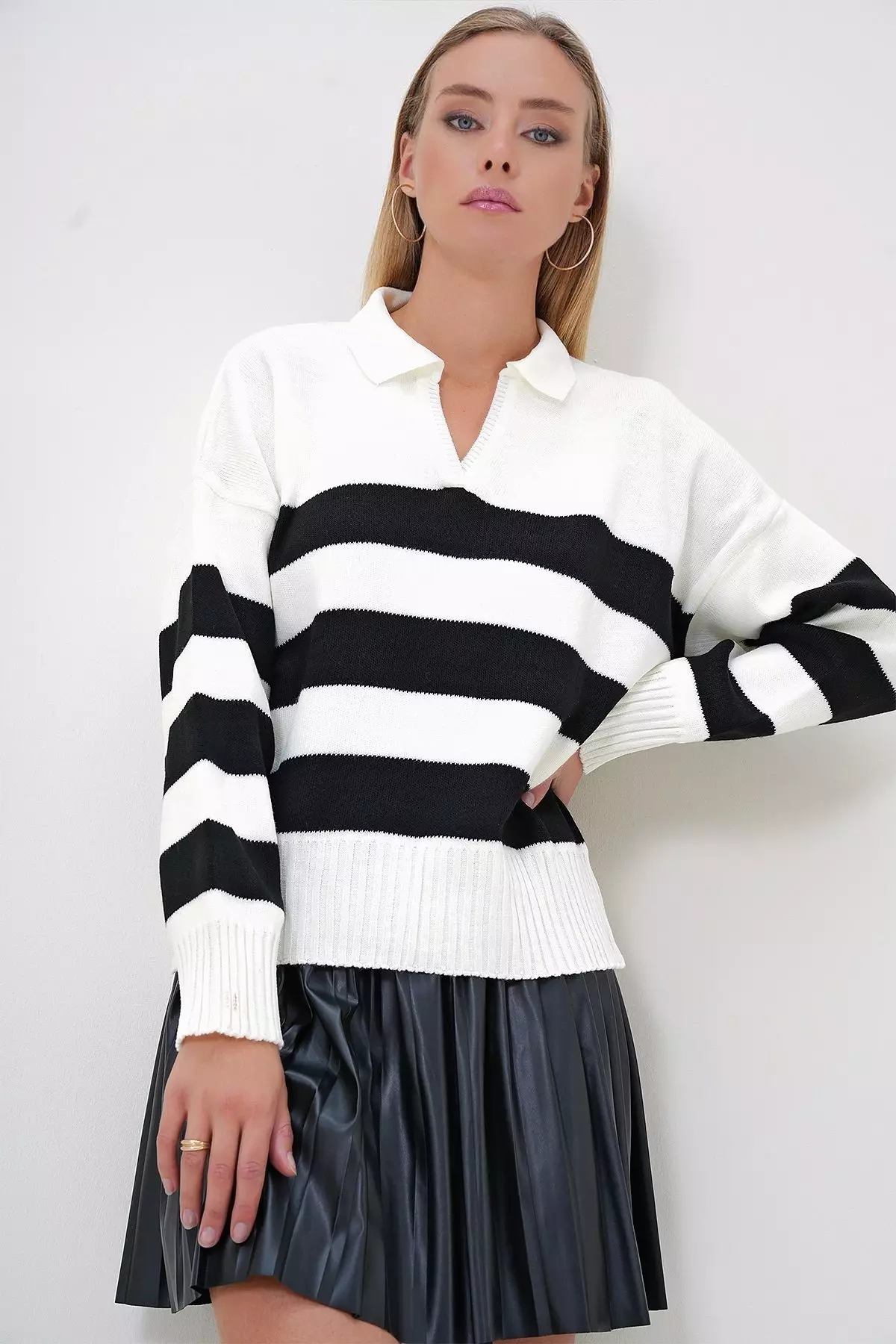 Women's White Black Polo Neck Half Placket Color Block Sweater