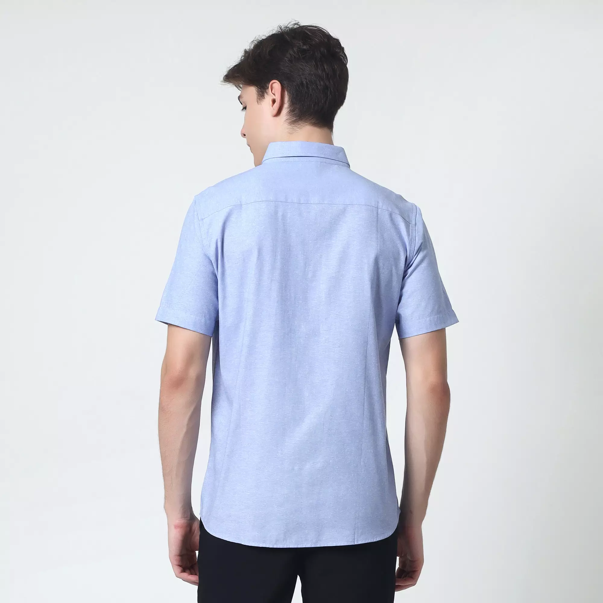 Cotton Well Ben Short Sleeve Oxford Shirt Light Blue | Kemeja Pria Lengan Pendek Basic Polos Biru Muda