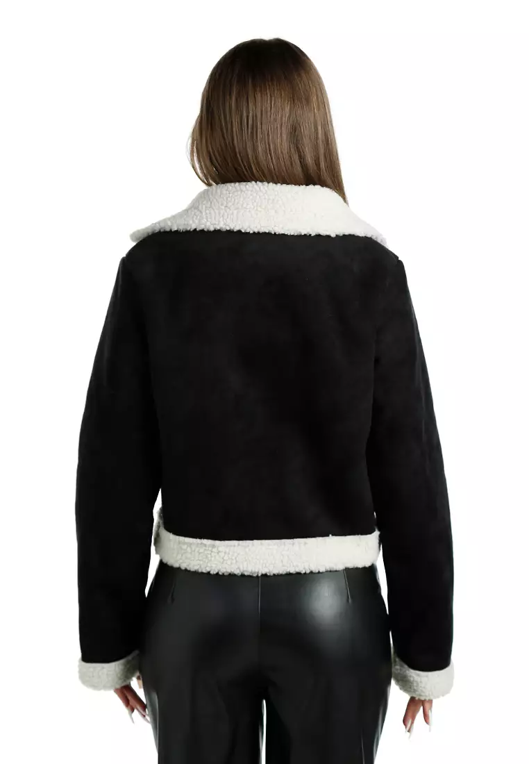 Jaket Sherpa Kerah Lebar Warna Hitam