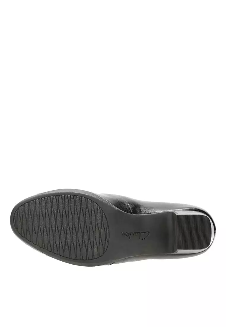 Womens Rosalyn Belle Slip on Shoes Black Leather - Wide Fit