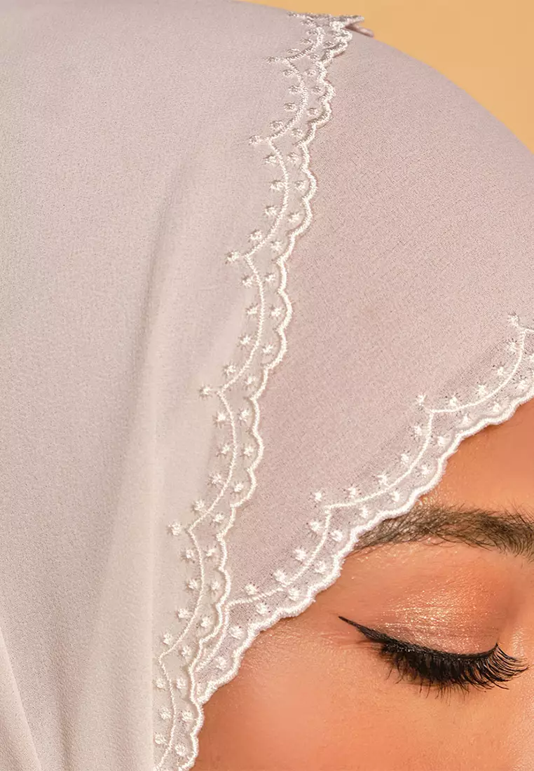 Tanuja Embroidered Scallop Headscarf - Oatmilk