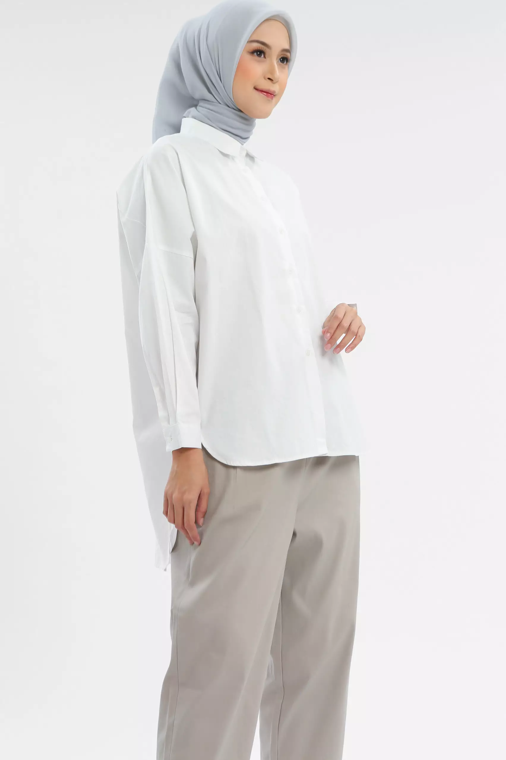 Jual Syaline Hijab Syaline Hijab Abby Shirt Off White - Kemeja Basic ...