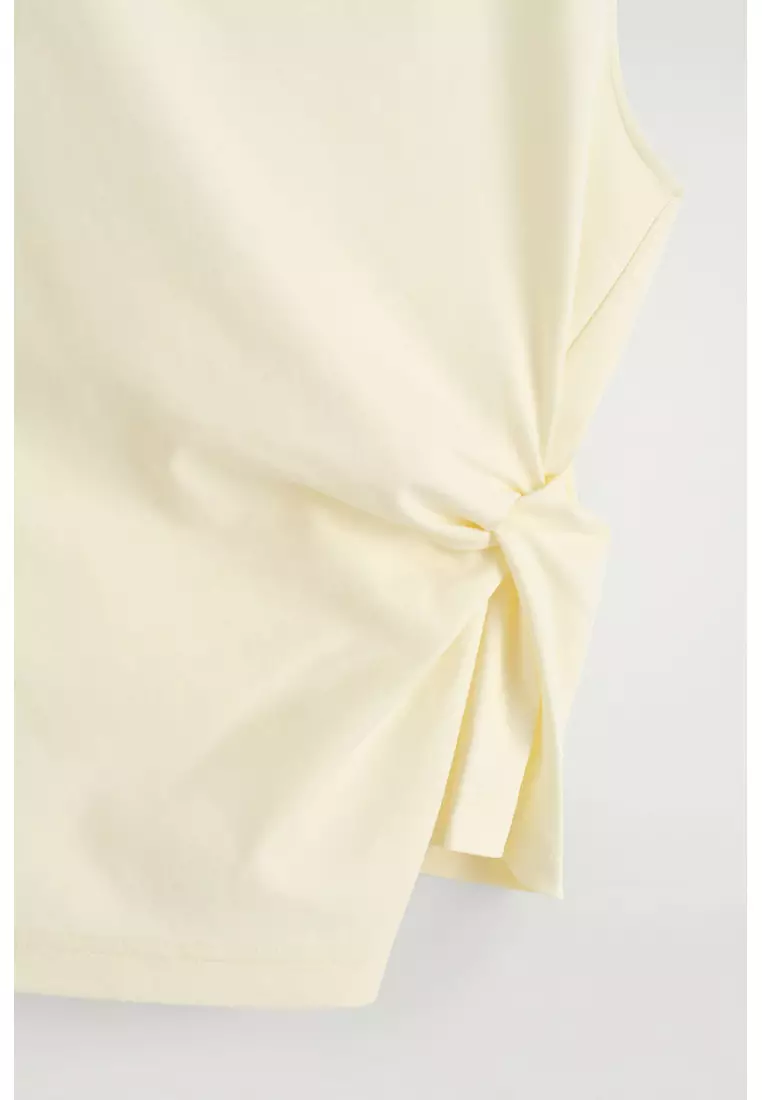 TWIST-DETAIL TOP