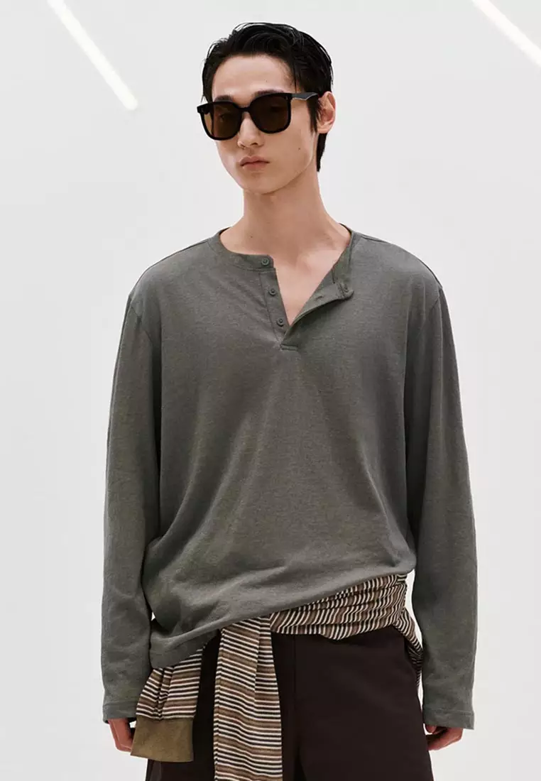 Buy Urban Revivo Drop Shoulder Button Neck Cotton Blend T-Shirt 2026 ...