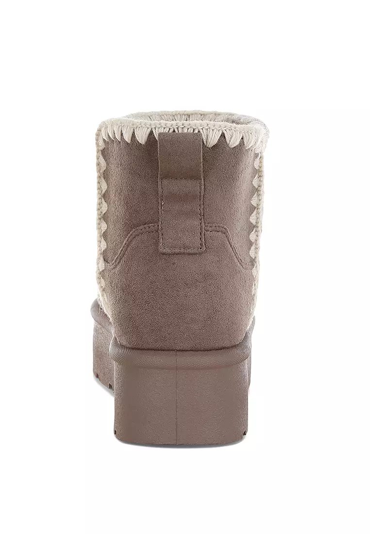 Scalloped Detail Snow Boots In Taupe
