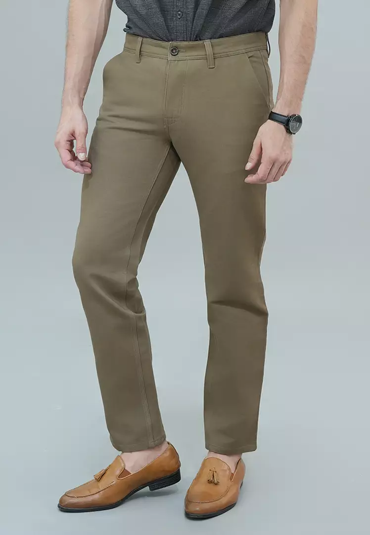 LGS - Celana Panjang Chinos Pria Motif Polos Warna Coklat Reguler Fit - CCT.571.055.002.C
