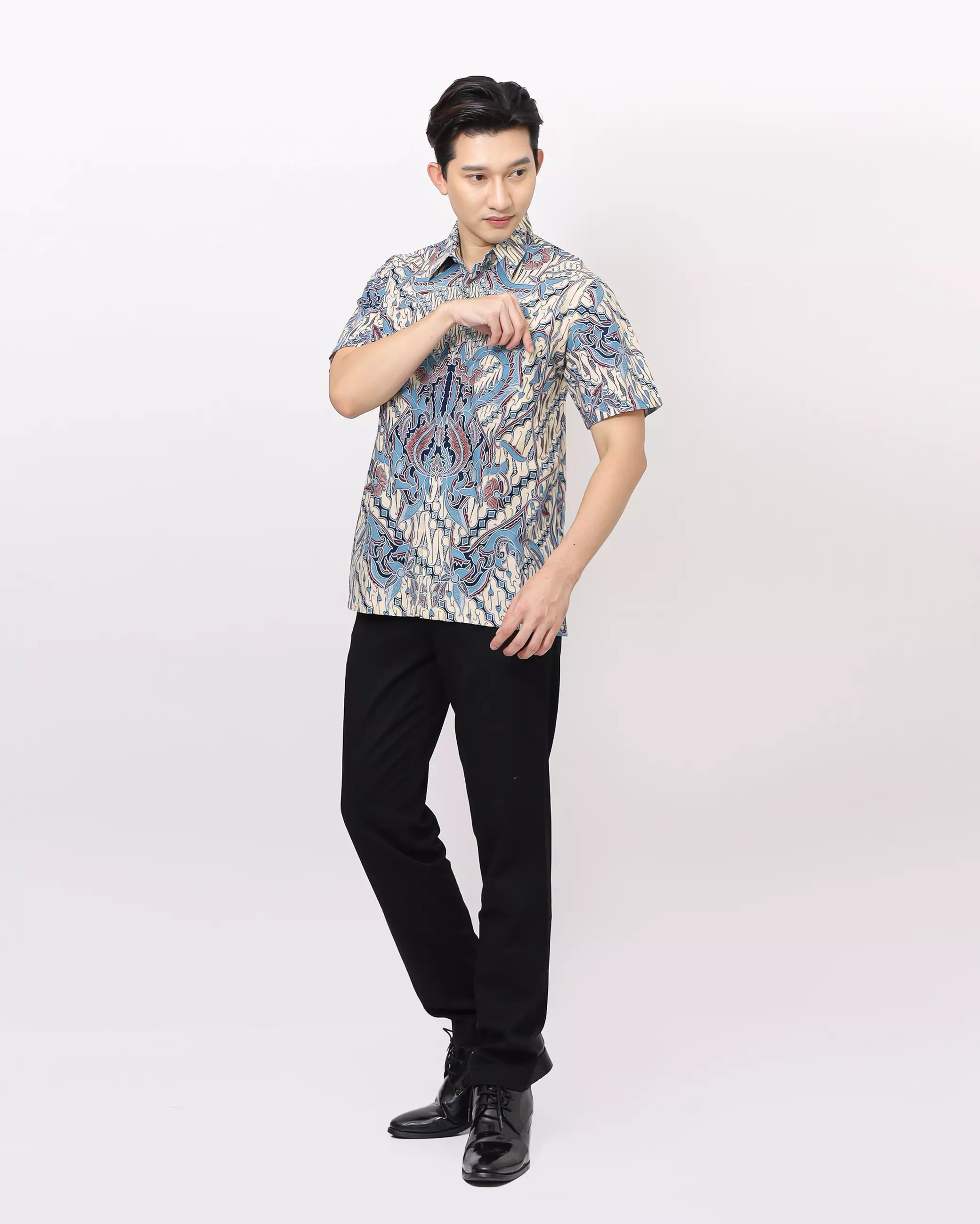 Kemeja Batik Lengan Pendek Motif Sekar Langit