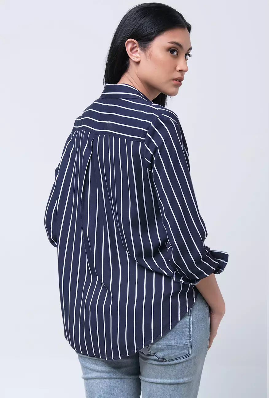 Kemeja Wanita Qreane Navy White