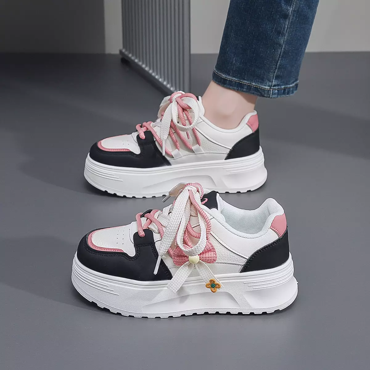 Sepatu Wanita Kasual Bertali Motif Lucu Sneakers Cewek Q551