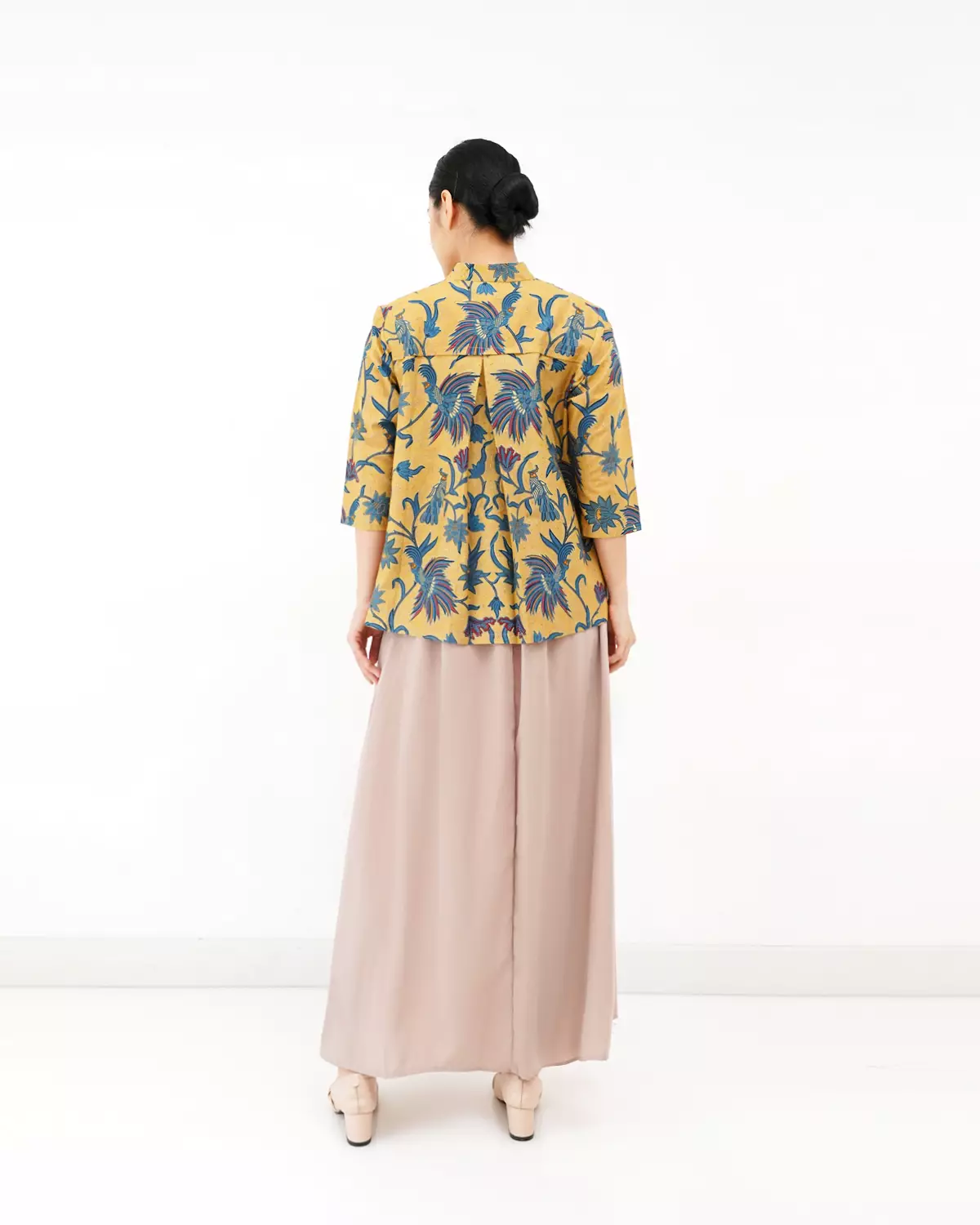 Blouse Kerah V Batik Motif Cendrawasih