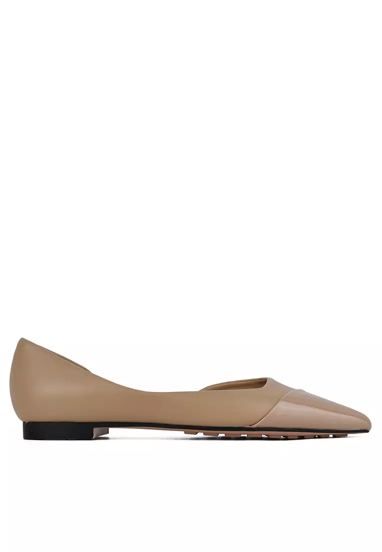 Discount on Twenty Eight Shoes  shoes - SKU: Pointy Side Hollowed Flat Shoes Xj1126-19