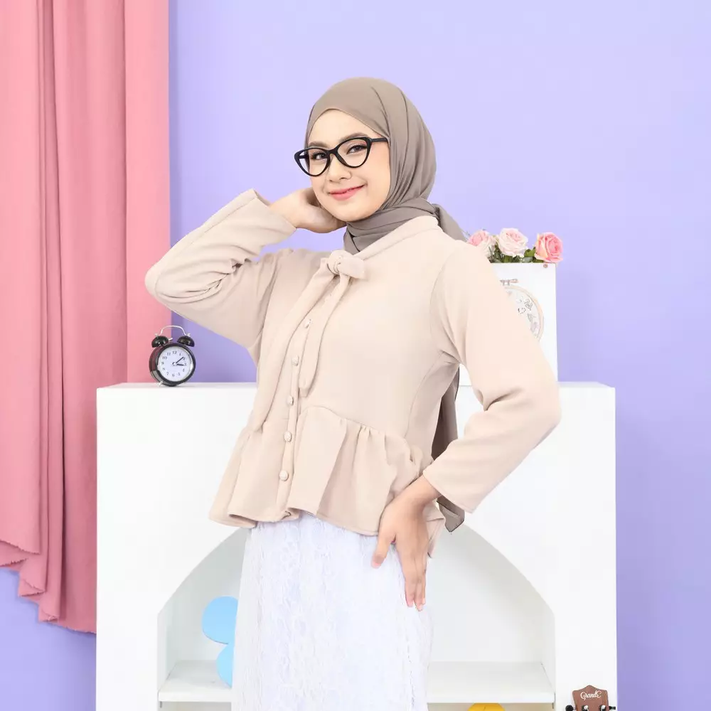 Queen Peplum Top - Oat M19786 R42S1