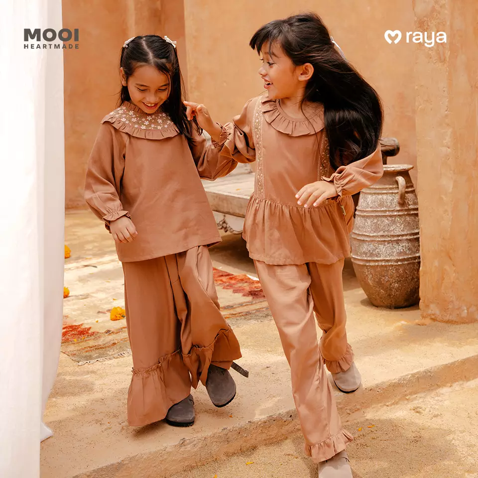 Mooi Setelan Anak Perempuan Raya Collection Asra Tunic Ruffle Set - White